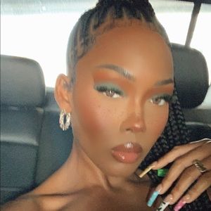 Meet your Posher, Lellies